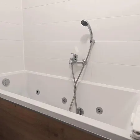 Balneo, Ecran Lcd, Literie 160x200 Appartement *